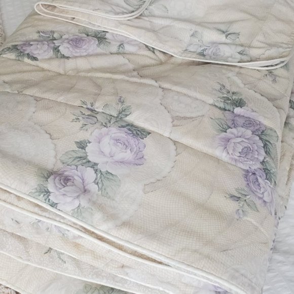 REVERSIBLE BEDDING TWIN- Floral and Cream W large pillow case - Picture 7 of 12